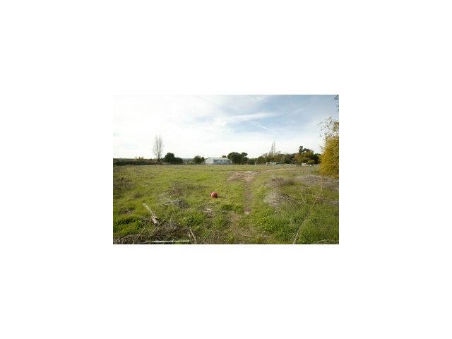 40 Webb Road Watsonville, CA 95076 - Photo 1 of 7 a picture of city and mountain view