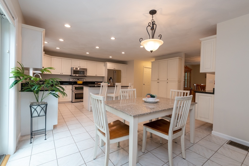 43 Ellen Road Stoneham, MA 02180 - Photo 12 of 42 Gallery Image 12