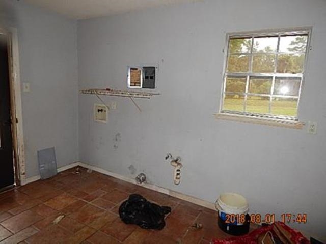 31353 Shambo Road Daphne, AL 36527 - Photo 10 of 18 Laundry