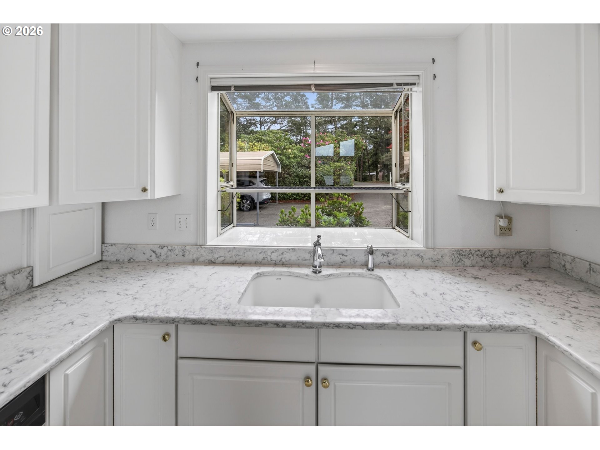 5577 South Shore Drive Florence, OR 97439 - Photo 15 of 41 Kitchen