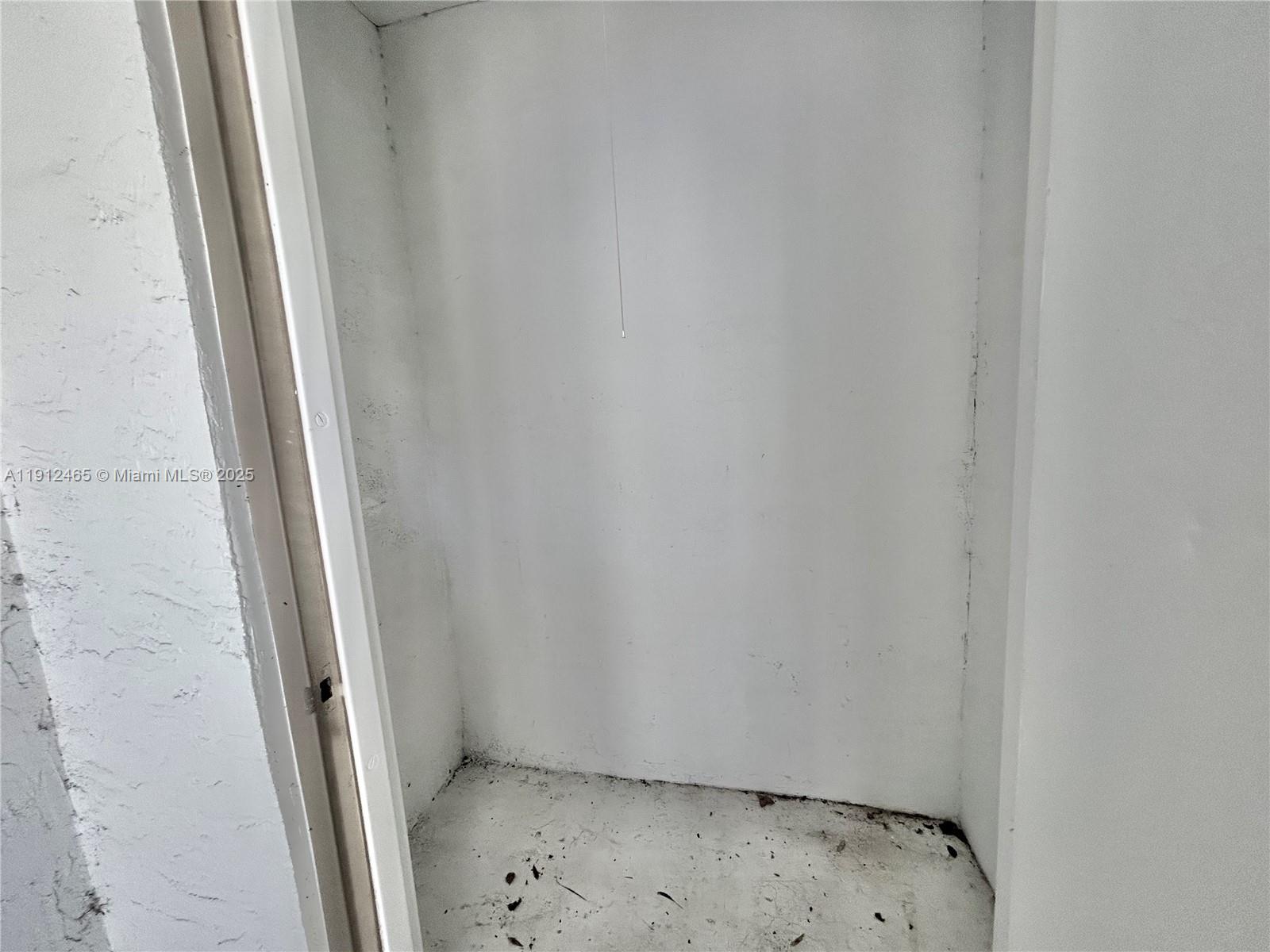 540 South Park Road, Unit 229 Hollywood, FL 33021 - Photo 21 of 44 close up of a white marble wall