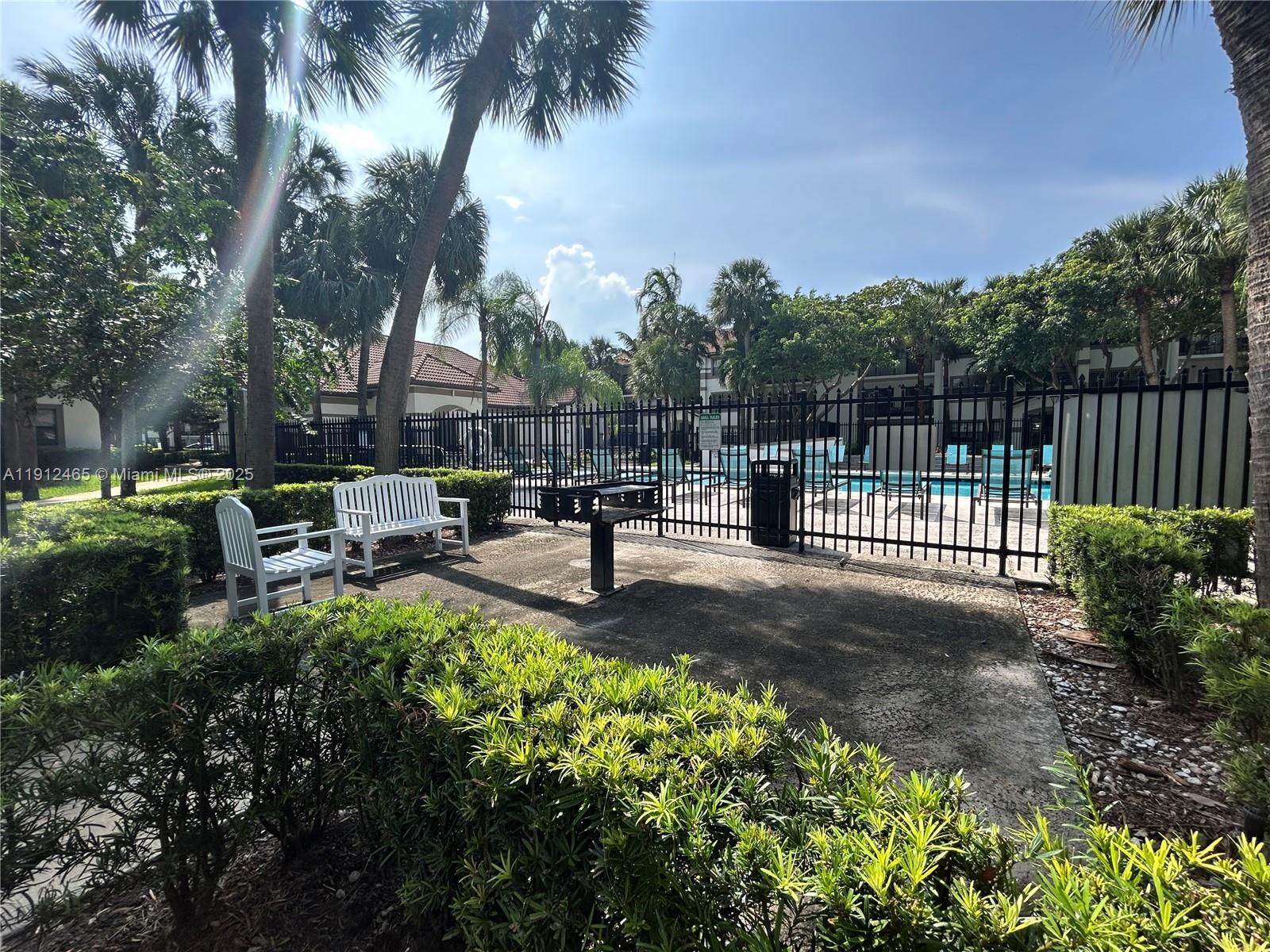 540 South Park Road, Unit 229 Hollywood, FL 33021 - Photo 30 of 44 a garden view with a sitting space