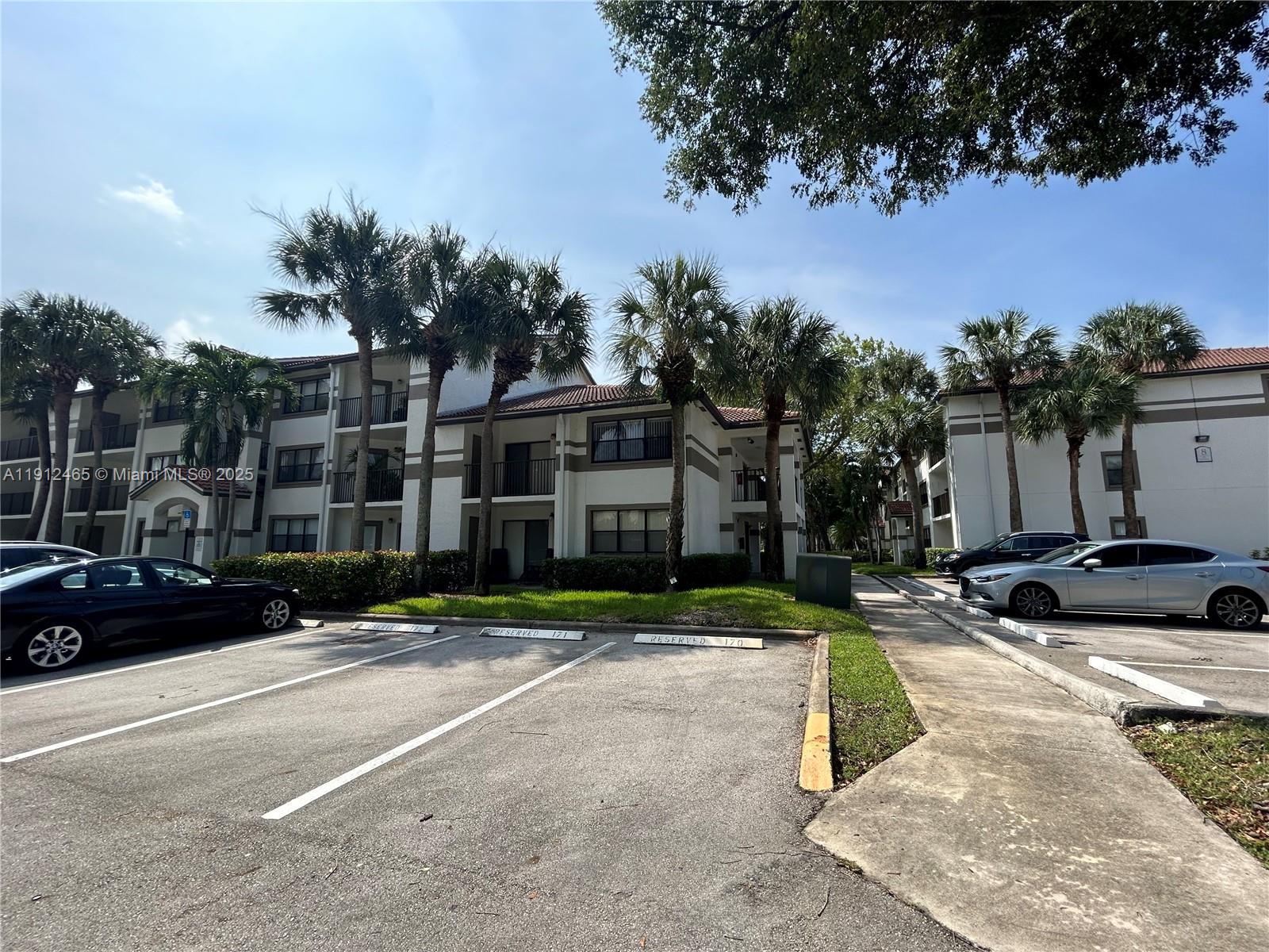 540 South Park Road, Unit 229 Hollywood, FL 33021 - Photo 38 of 44 a view of a street with houses