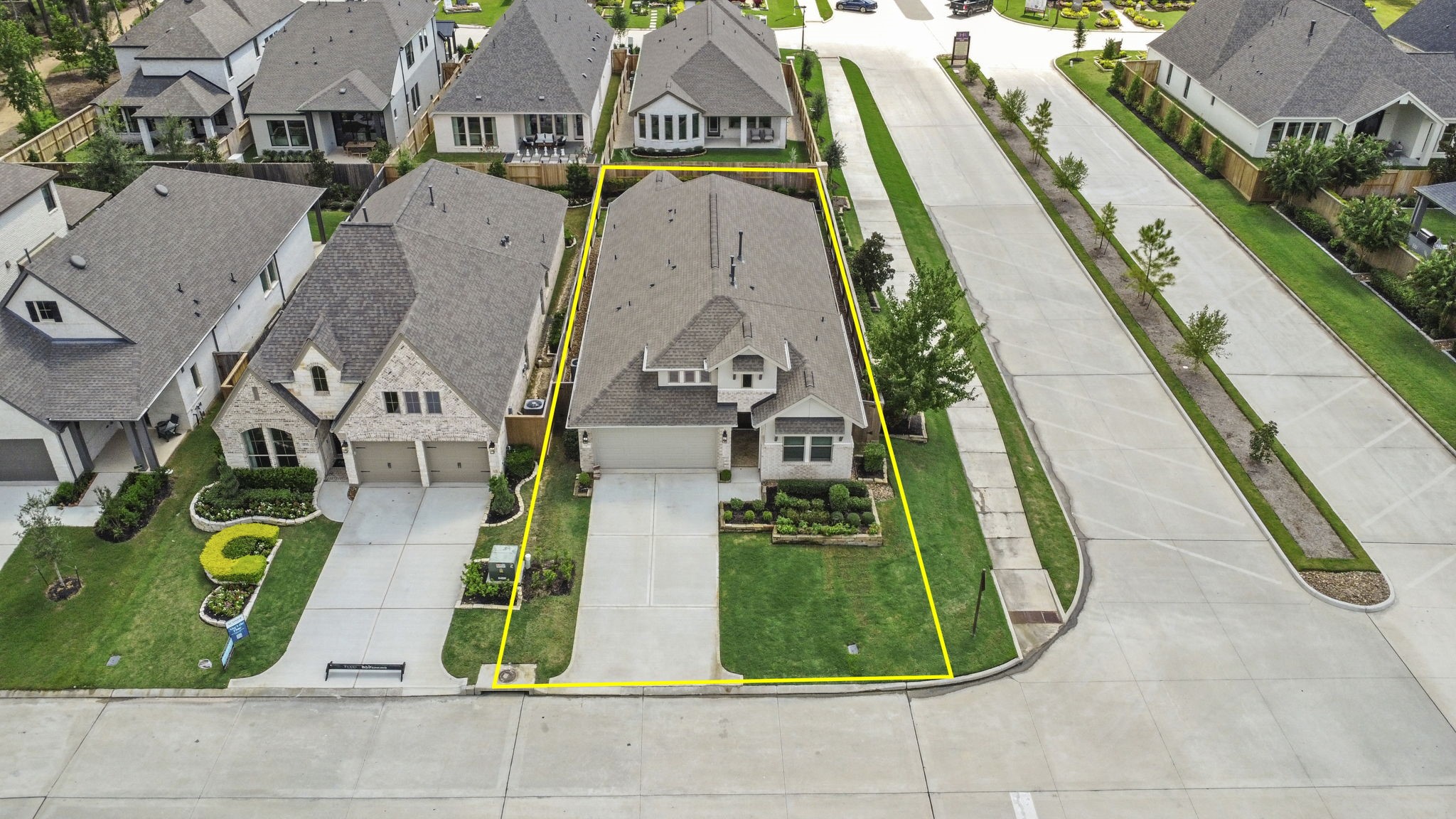 21719 Grayson Highlands Way Porter, TX 77365 - Photo 5 of 42 A great corner lot for this former Model Home from Coventry Homes.