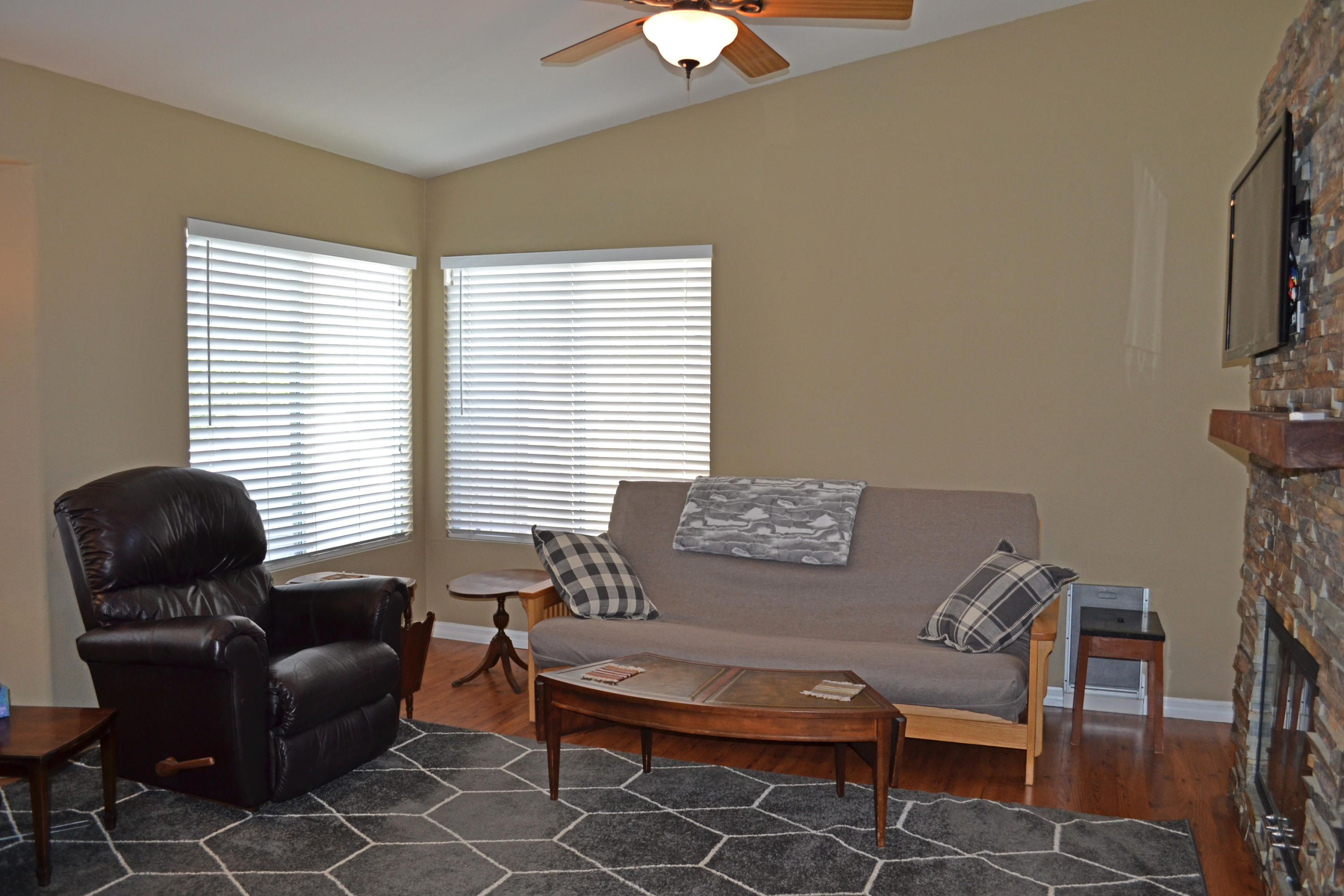 69902 Rochester Road Cathedral City, CA 92234 - Photo 2 of 30 0115-Liv1