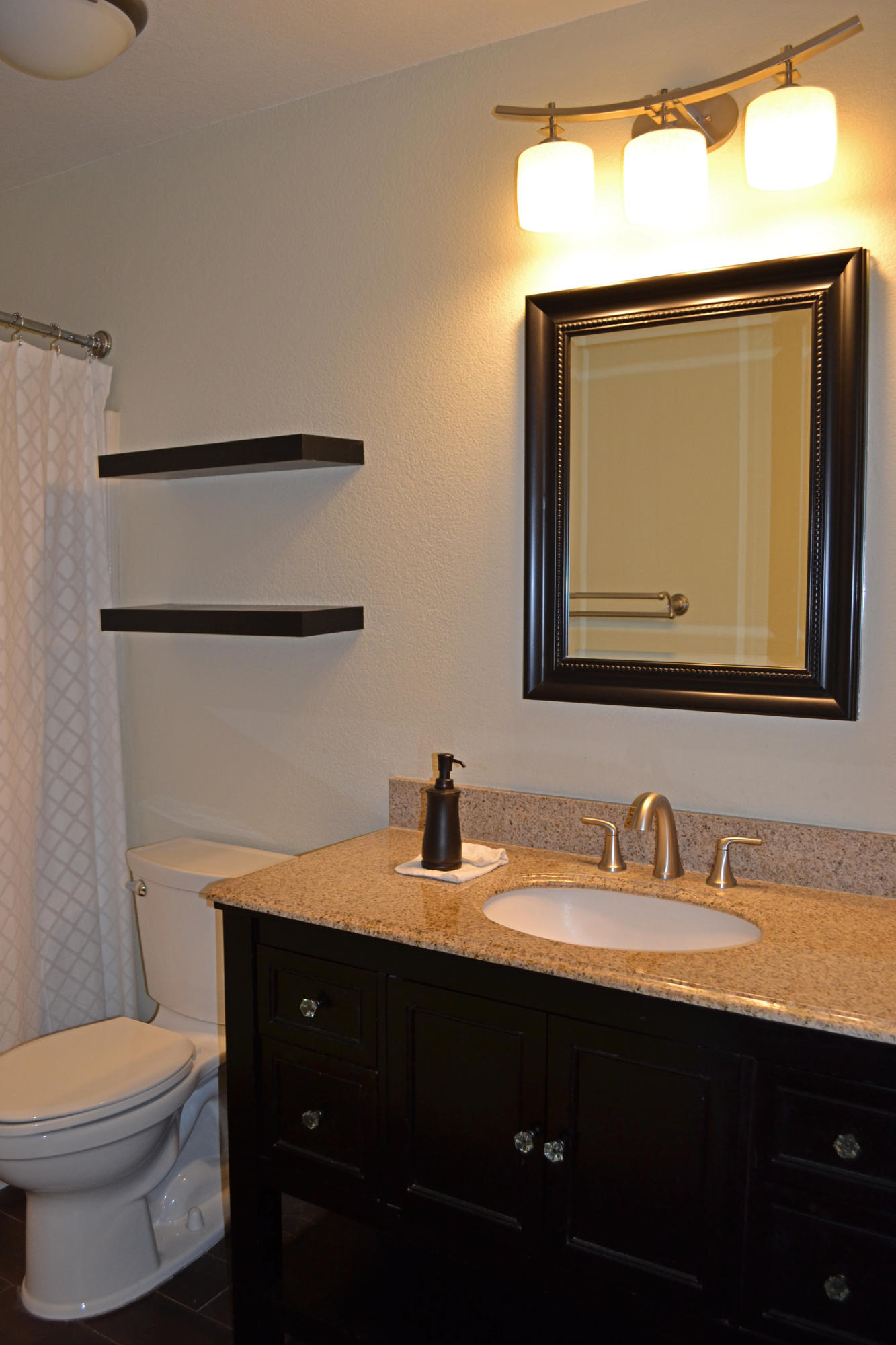 69902 Rochester Road Cathedral City, CA 92234 - Photo 19 of 30 0137-GuestBath1