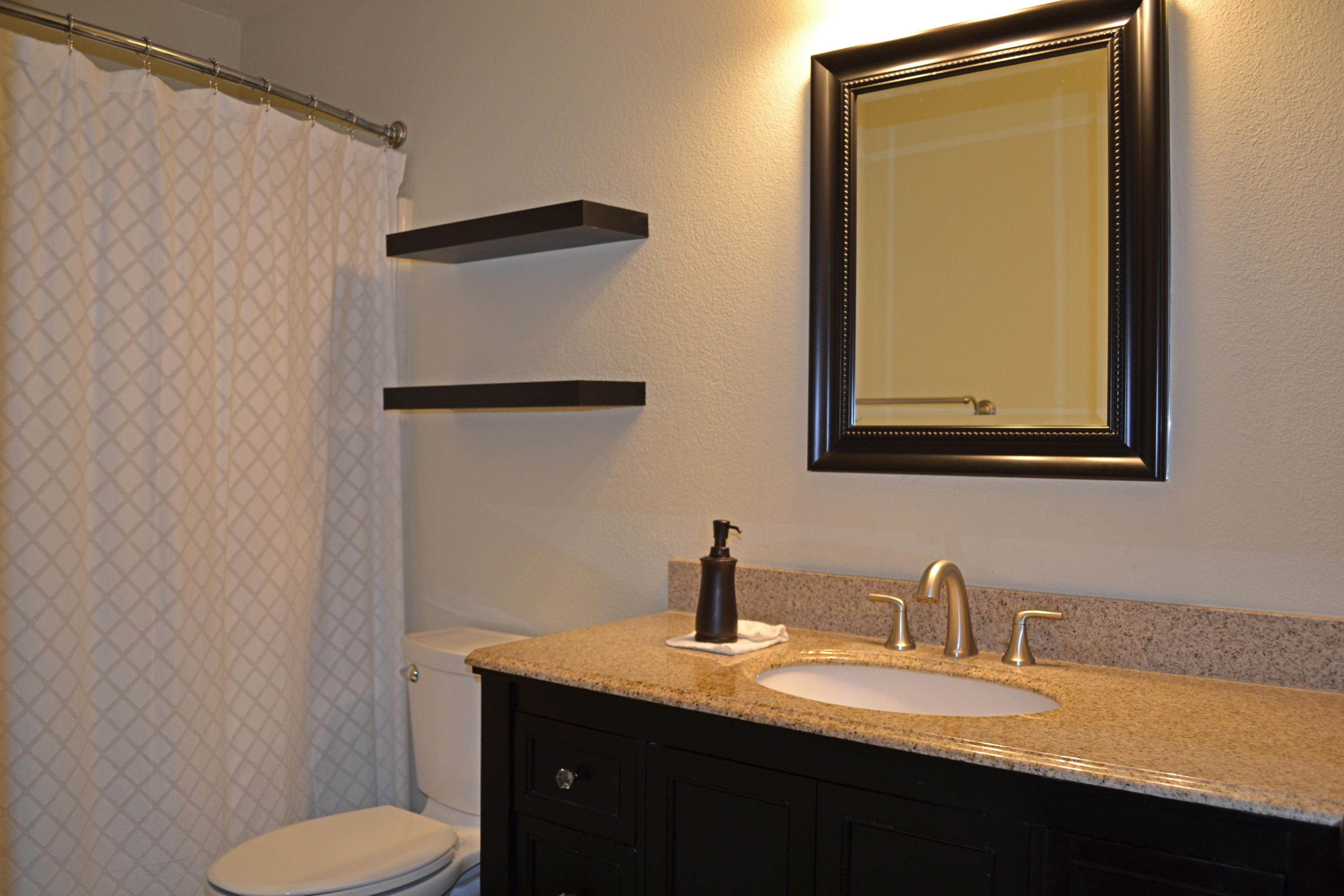 69902 Rochester Road Cathedral City, CA 92234 - Photo 20 of 30 0138-GuestBath2