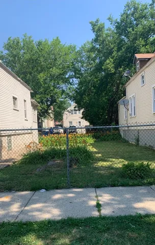 a view of a back yard of the house
