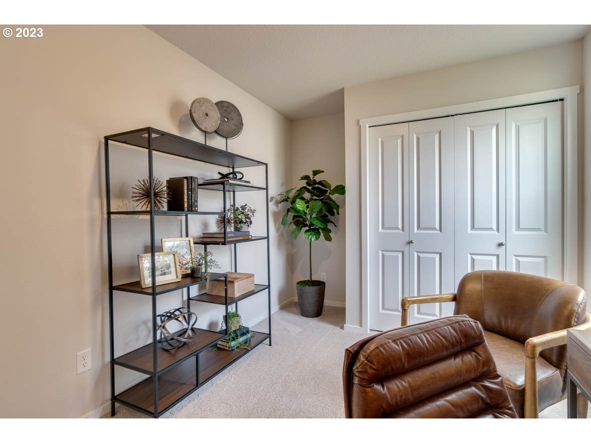 2932 North 3rd Way Ridgefield, WA 98642 - Photo 17 of 26 a living room with furniture