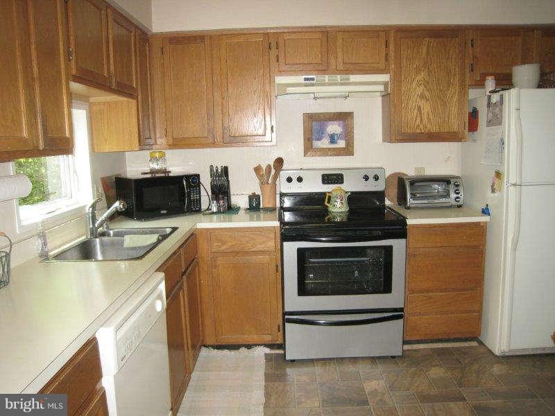 960 Riversedge Circle Annapolis, MD 21401 - Photo 10 of 30 Kitchen
