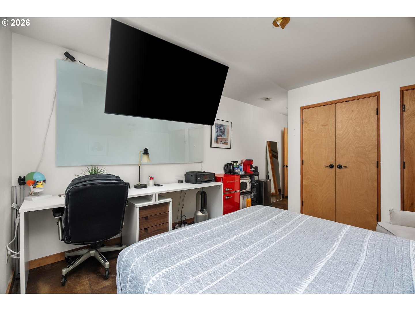 5047 Southwest View Point Terrace, Unit C Portland, OR 97239 - Photo 31 of 38 a bedroom with a workspace