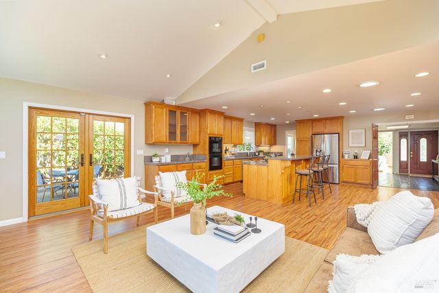 $1,525,000 | 92 Upper Oak Drive, San Rafael, CA 94903