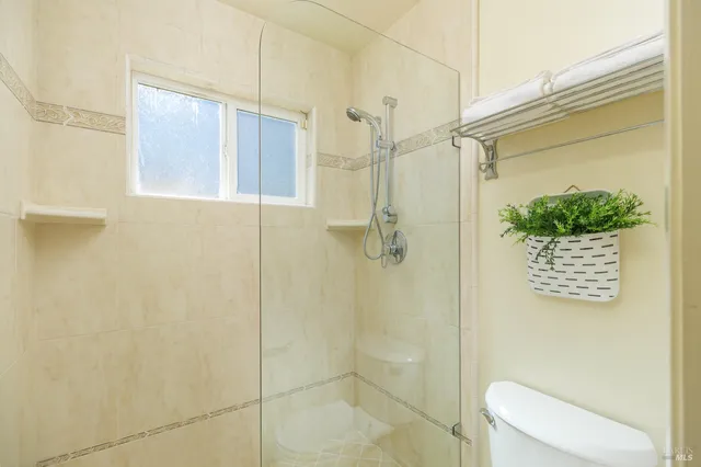 $1,525,000 | 92 Upper Oak Drive, San Rafael, CA 94903