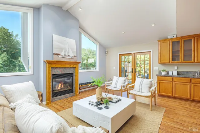 $1,525,000 | 92 Upper Oak Drive, San Rafael, CA 94903