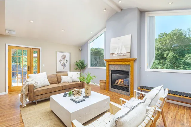 $1,525,000 | 92 Upper Oak Drive, San Rafael, CA 94903