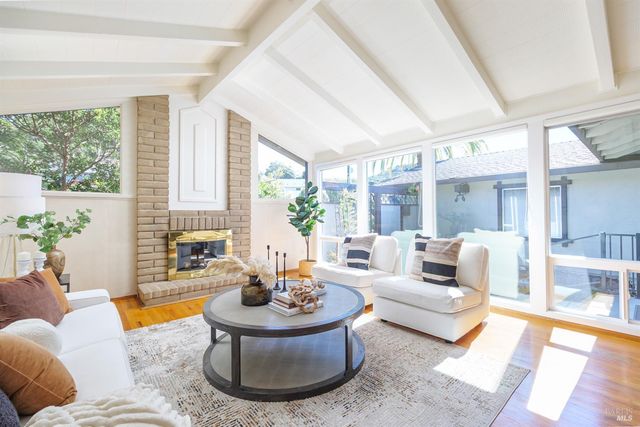 $1,525,000 | 92 Upper Oak Drive, San Rafael, CA 94903