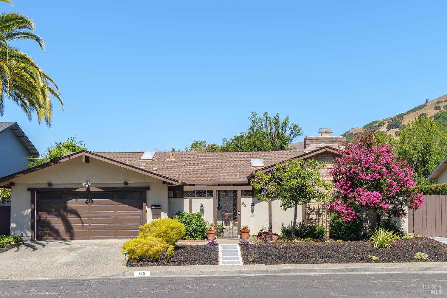 92 Upper Oak Drive San Rafael, CA 94903 - Photo 8 of 25