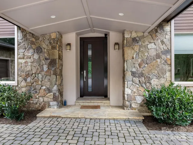 a entryway view with a outdoor space