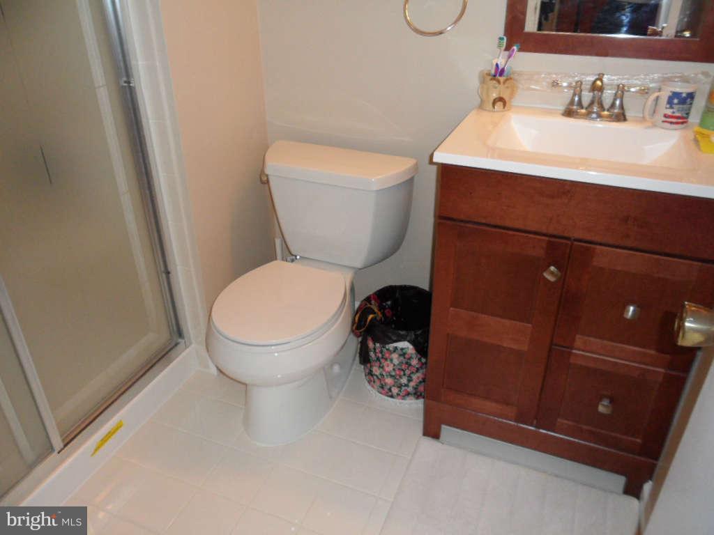 15200 Watergate Road Silver Spring, MD 20905 - Photo 12 of 22 Bath (Master)