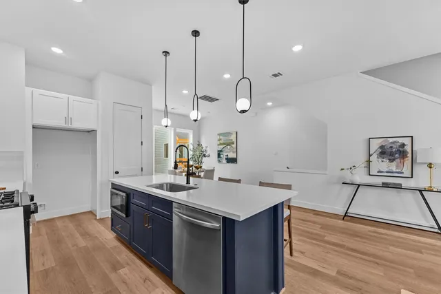 $2,350 | 3903 Pinemont Drive, Unit A, Houston, TX 77018