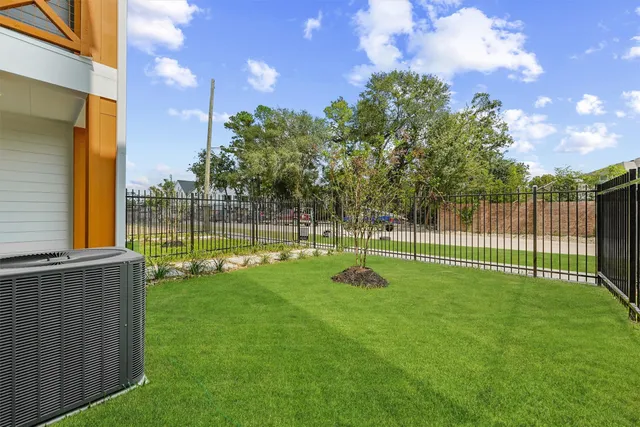 $2,350 | 3903 Pinemont Drive, Unit A, Houston, TX 77018