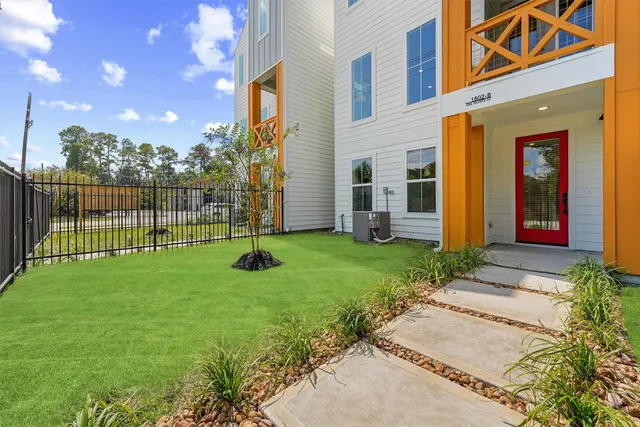 $2,350 | 3903 Pinemont Drive, Unit A, Houston, TX 77018