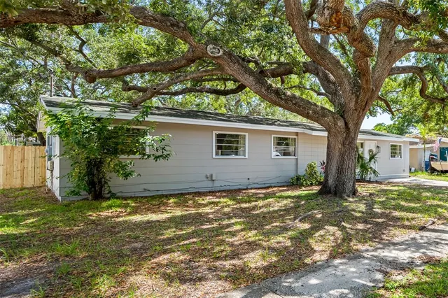 $2,600 | 4704 West Wyoming Avenue, Tampa, FL 33616