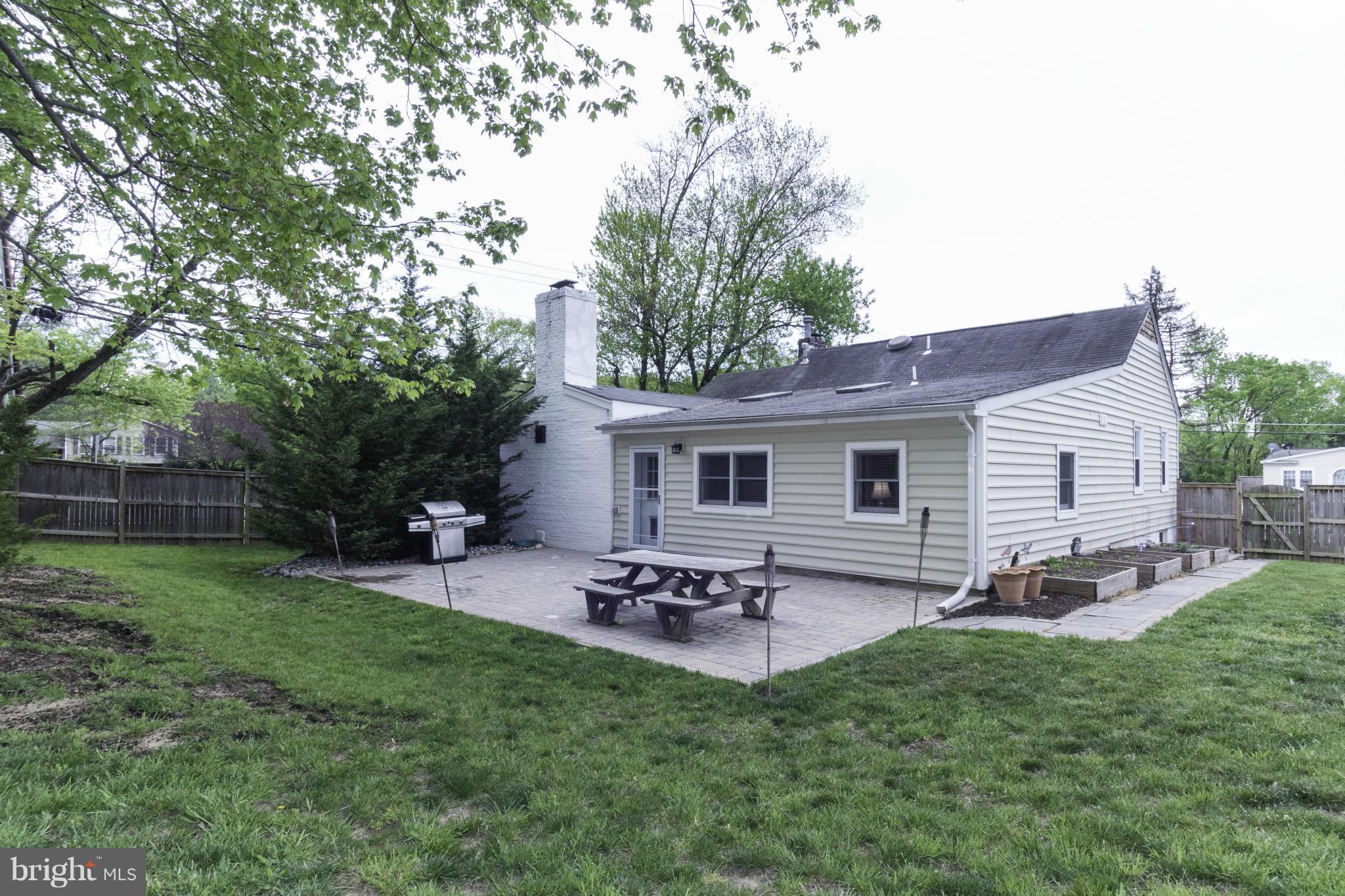 6600 Pine Road Alexandria, VA 22312 - Photo 25 of 28 a backyard of a house with table and chairs