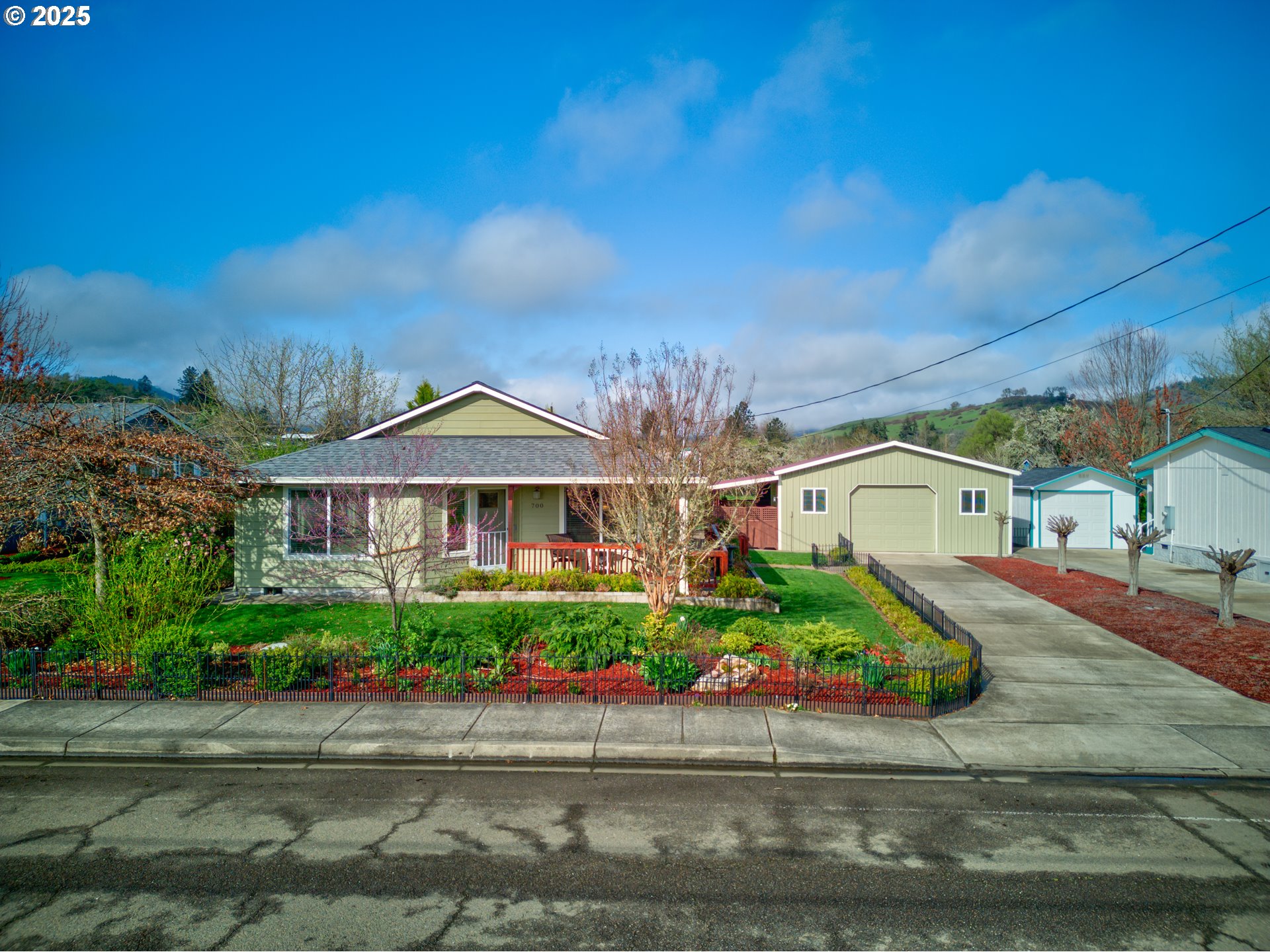 700 Little Valley Road Roseburg, OR 97471 - Photo 1 of 41 Gallery Image 1