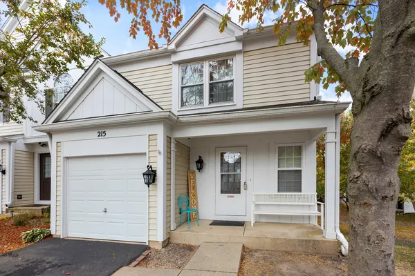 $2,850 | 215 Half Moon Circle, Aurora, IL 60504