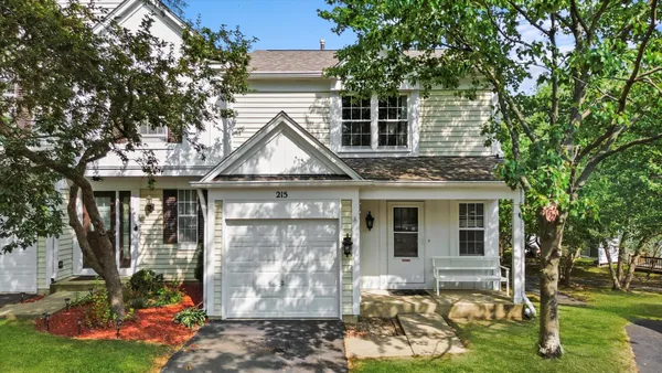 $2,850 | 215 Half Moon Circle, Aurora, IL 60504