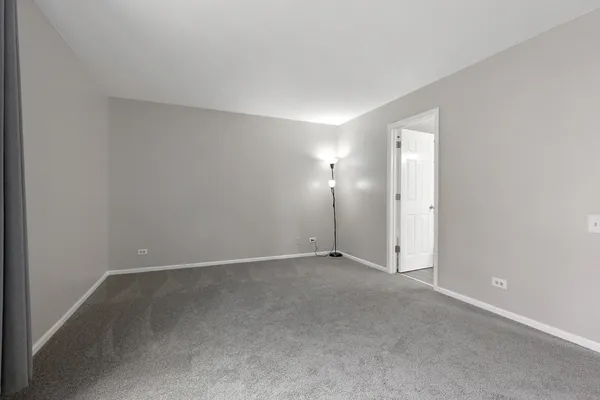 $2,850 | 215 Half Moon Circle, Aurora, IL 60504