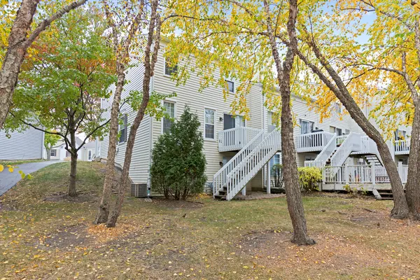$2,850 | 215 Half Moon Circle, Aurora, IL 60504