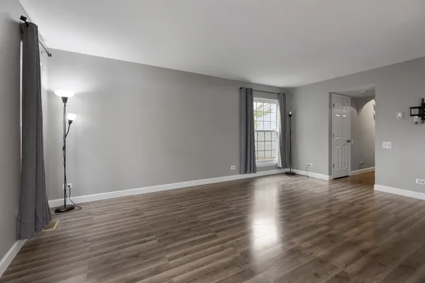 $2,850 | 215 Half Moon Circle, Aurora, IL 60504