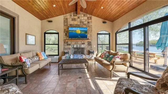 $2,200,000 | 394 Woodland Heights Road, Sunrise Beach, MO 65079