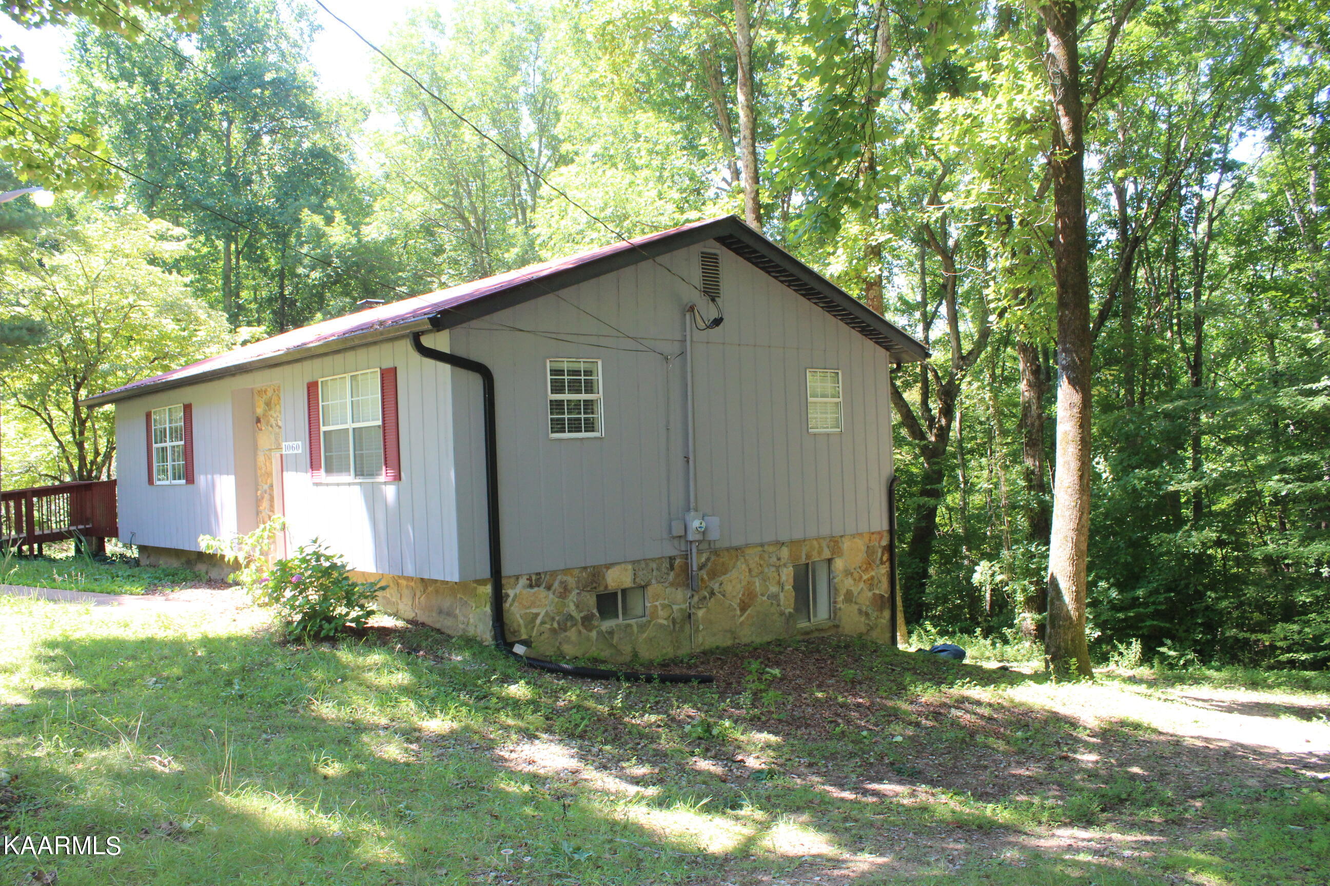 1060 Star Point Road Jamestown, TN 38556 - Photo 2 of 32 002