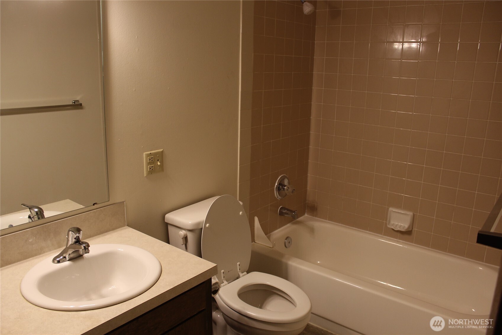 419 156th Place Northeast Bellevue, WA 98008 - Photo 16 of 22 a bathroom with a sink a toilet and bathtub