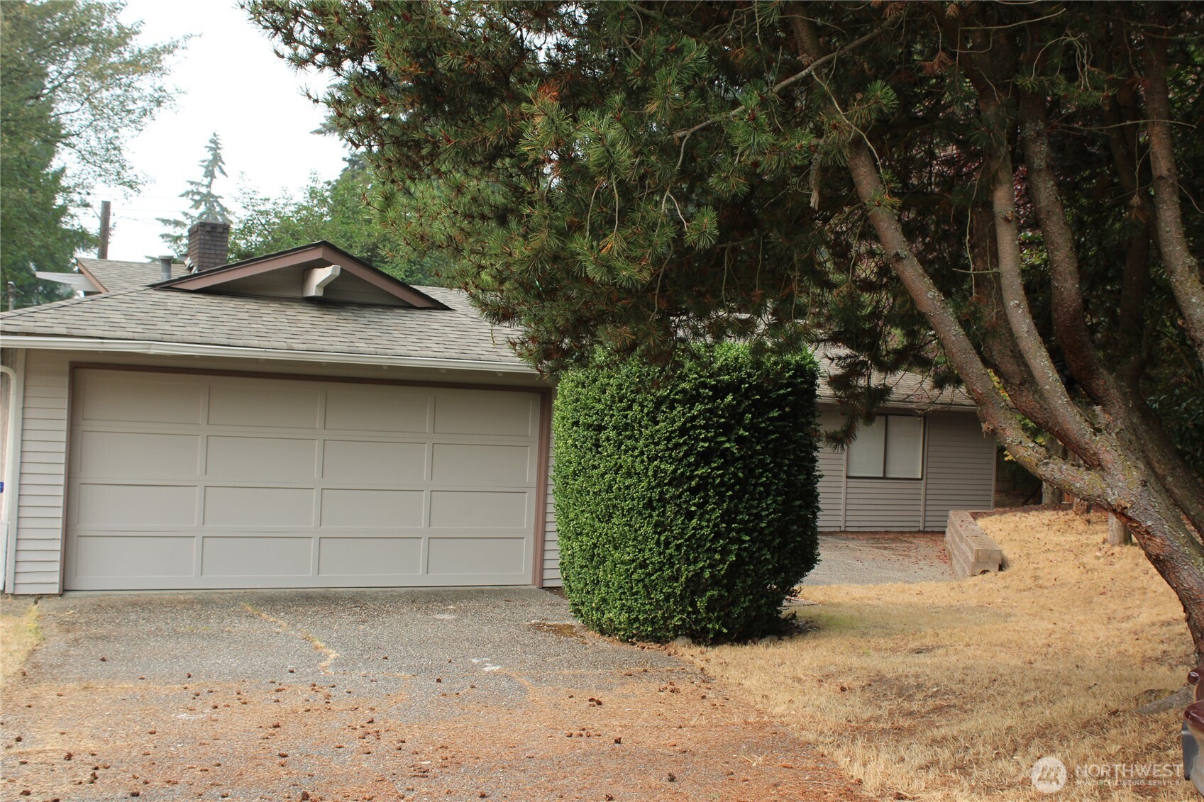 419 156th Place Northeast Bellevue, WA 98008 - Photo 2 of 22 a view of backyard space