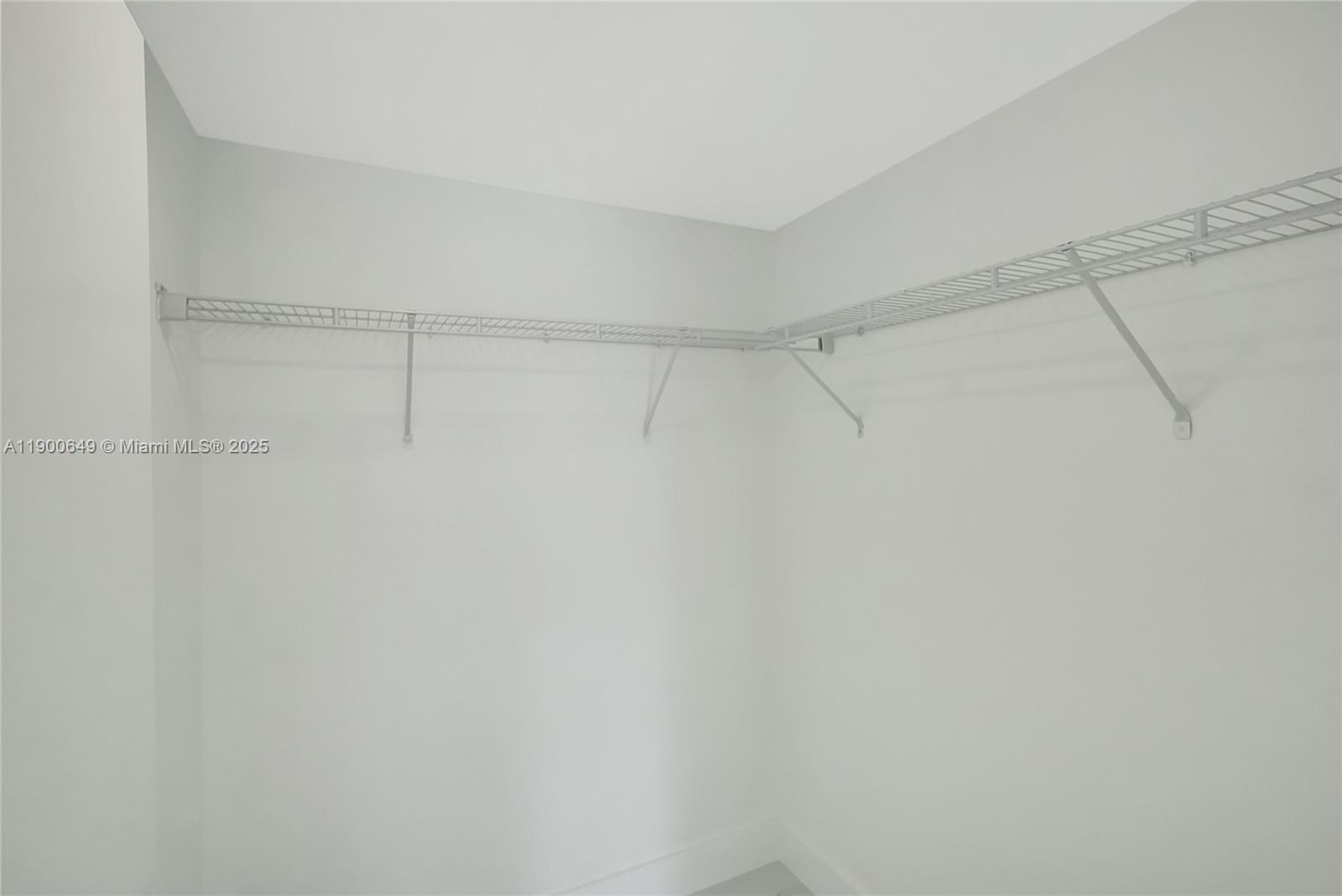 90 Southwest 3rd Street, Unit 1602 Miami, FL 33130 - Photo 28 of 81 a view of a room
