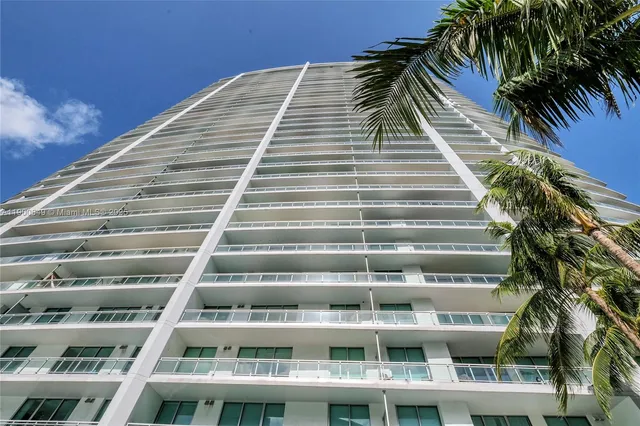 $4,000 | 90 Southwest 3rd Street, Unit 1602, Miami, FL 33130