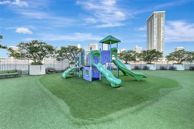 $4,000 | 90 Southwest 3rd Street, Unit 1602, Miami, FL 33130