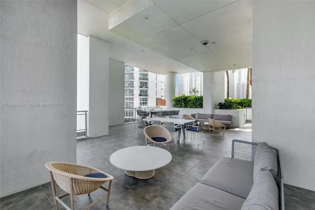 $4,000 | 90 Southwest 3rd Street, Unit 1602, Miami, FL 33130