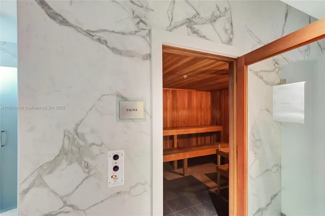 $4,000 | 90 Southwest 3rd Street, Unit 1602, Miami, FL 33130