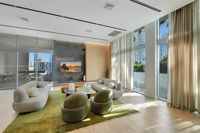 $4,000 | 90 Southwest 3rd Street, Unit 1602, Miami, FL 33130