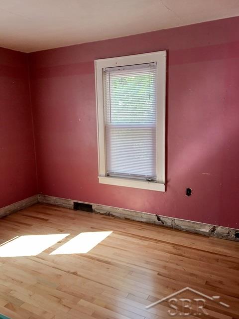 5465 Shattuck Road Saginaw, MI 48603 - Photo 8 of 18 Needs paint and trim