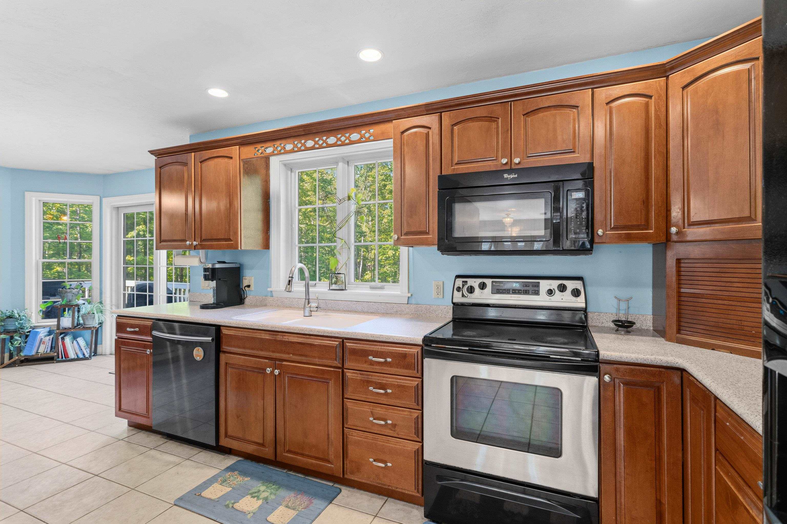 17 Stanley Pond Drive Rochester, NH 03839 - Photo 14 of 59