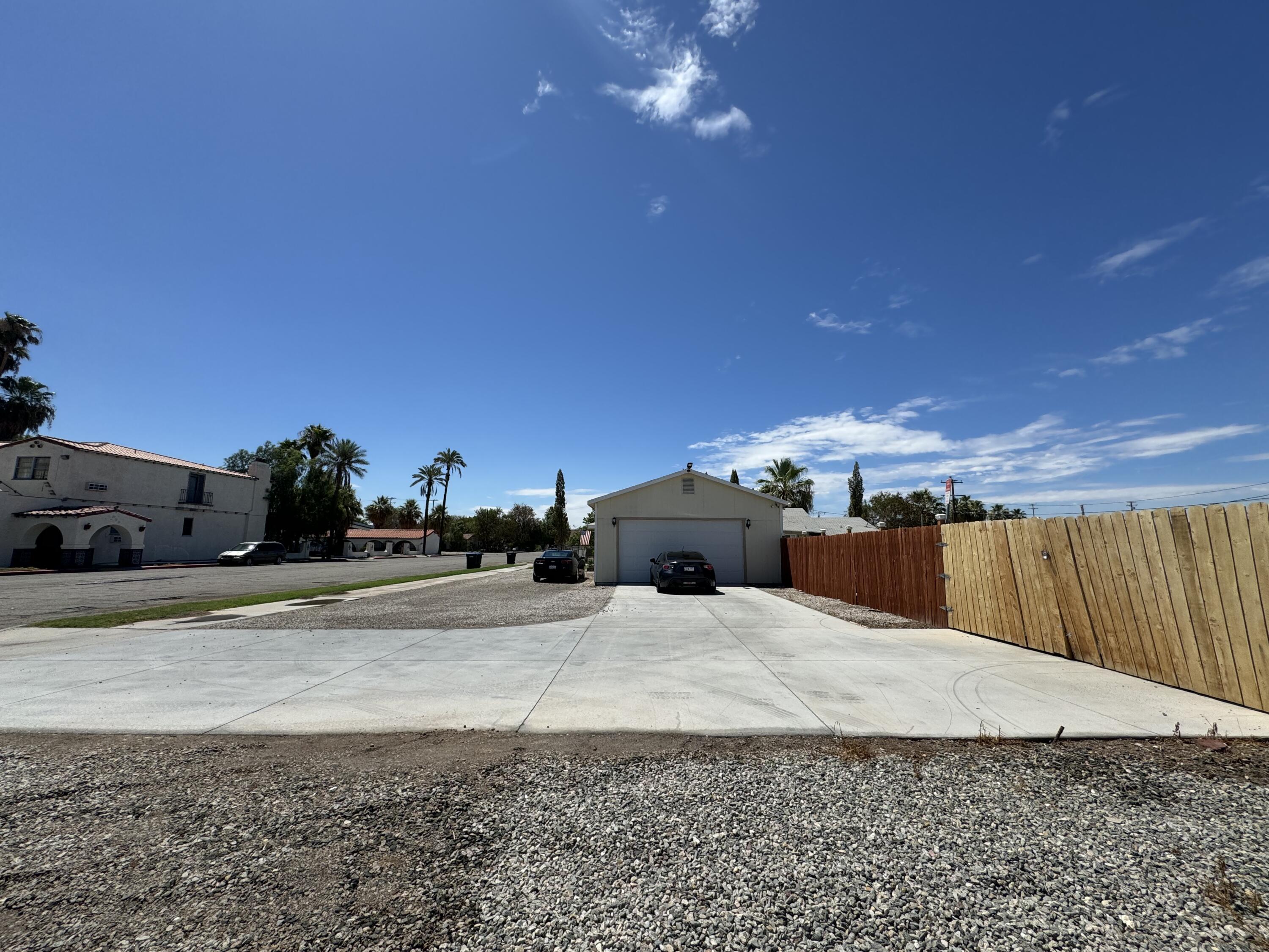 165 South Spring Street Blythe, CA 92225 - Photo 4 of 46 IMG_6872