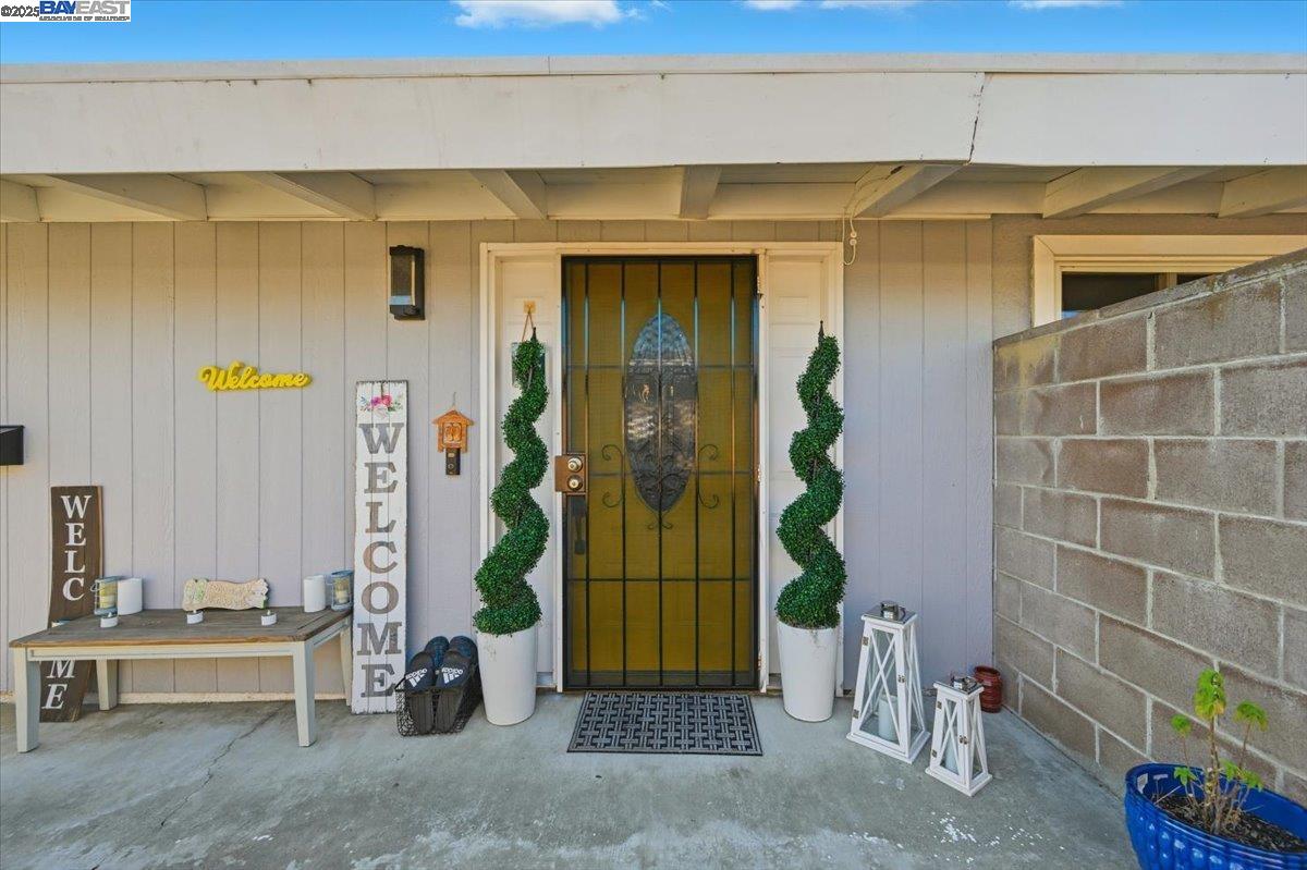 1481 Rieger Avenue Hayward, CA 94544 - Photo 4 of 53 a view of entryway front of house