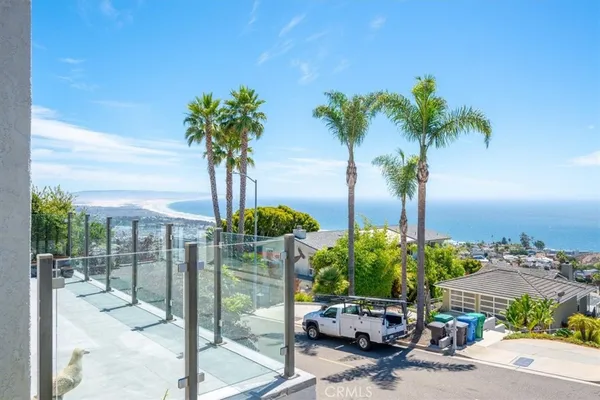 a view of a backyard with a fountain