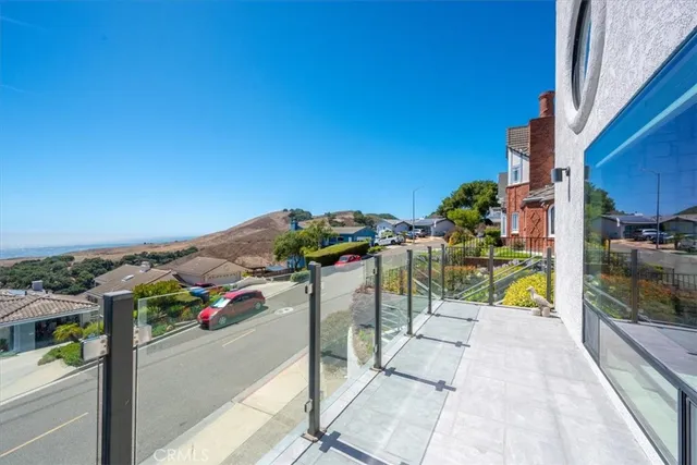a view of a backyard with palm trees